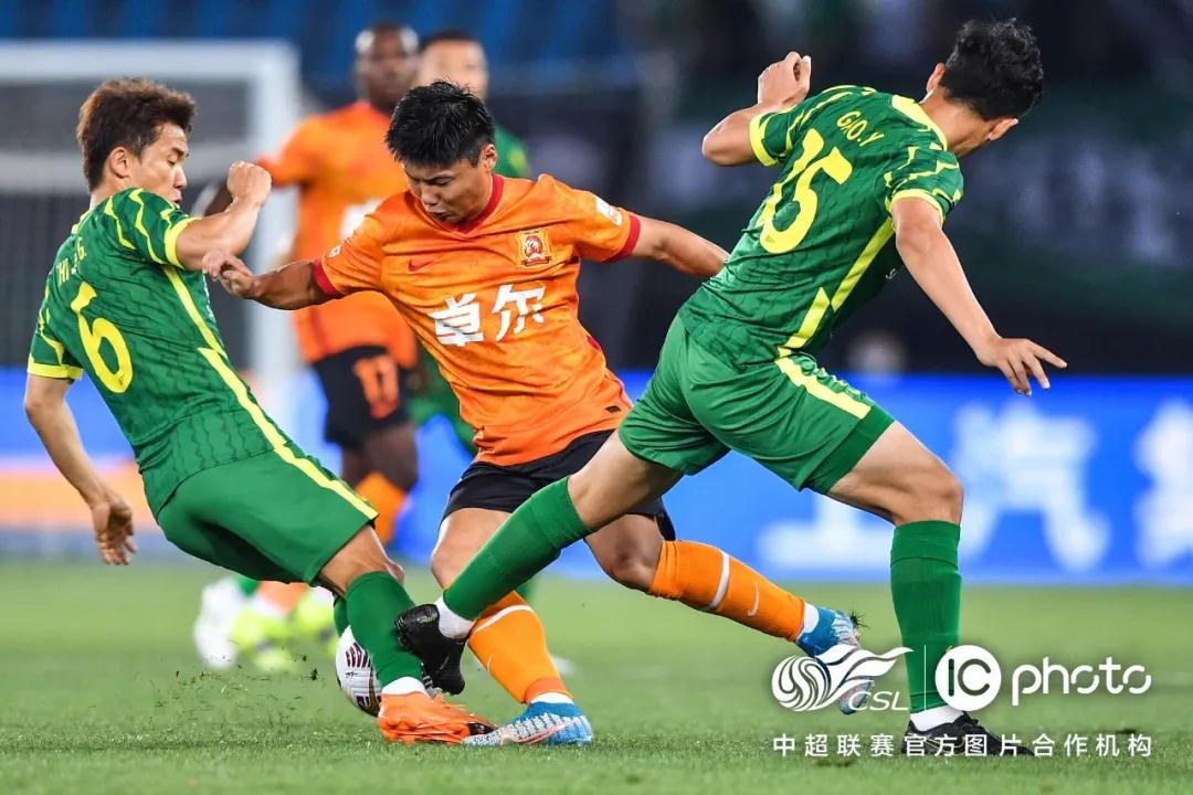 هدافي دوري أبطال أوروبا حاليامن يتصدر السباق الذهبي؟