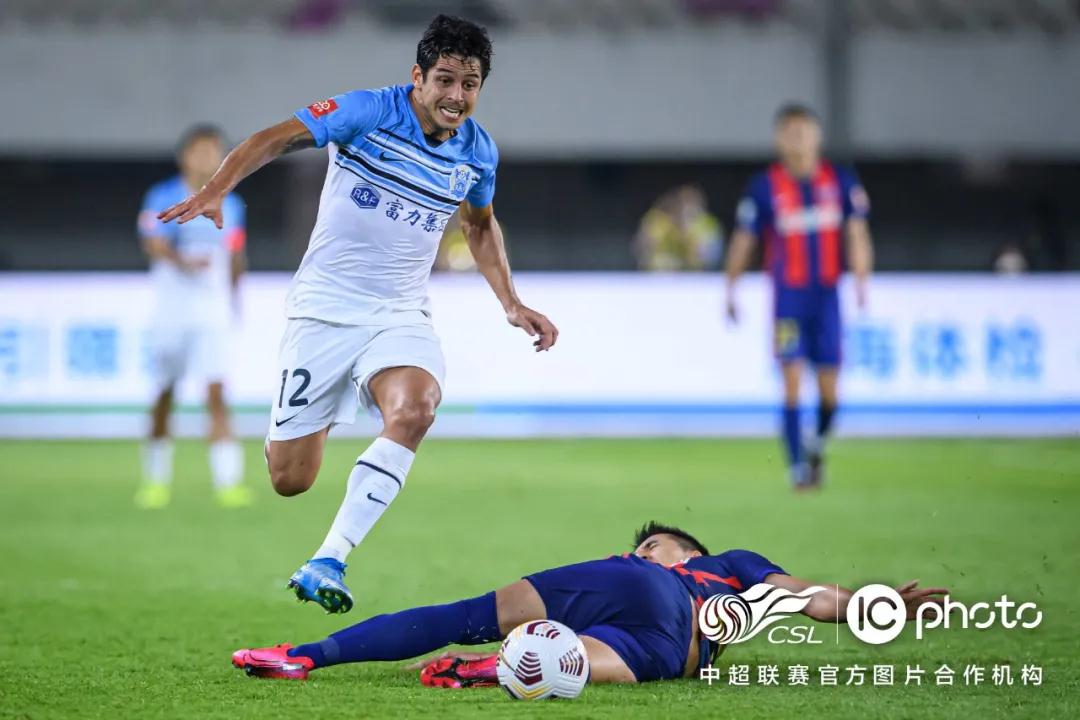 هدافي الدوري الإنجليزي 2025من يتصدر السباق الذهبي؟